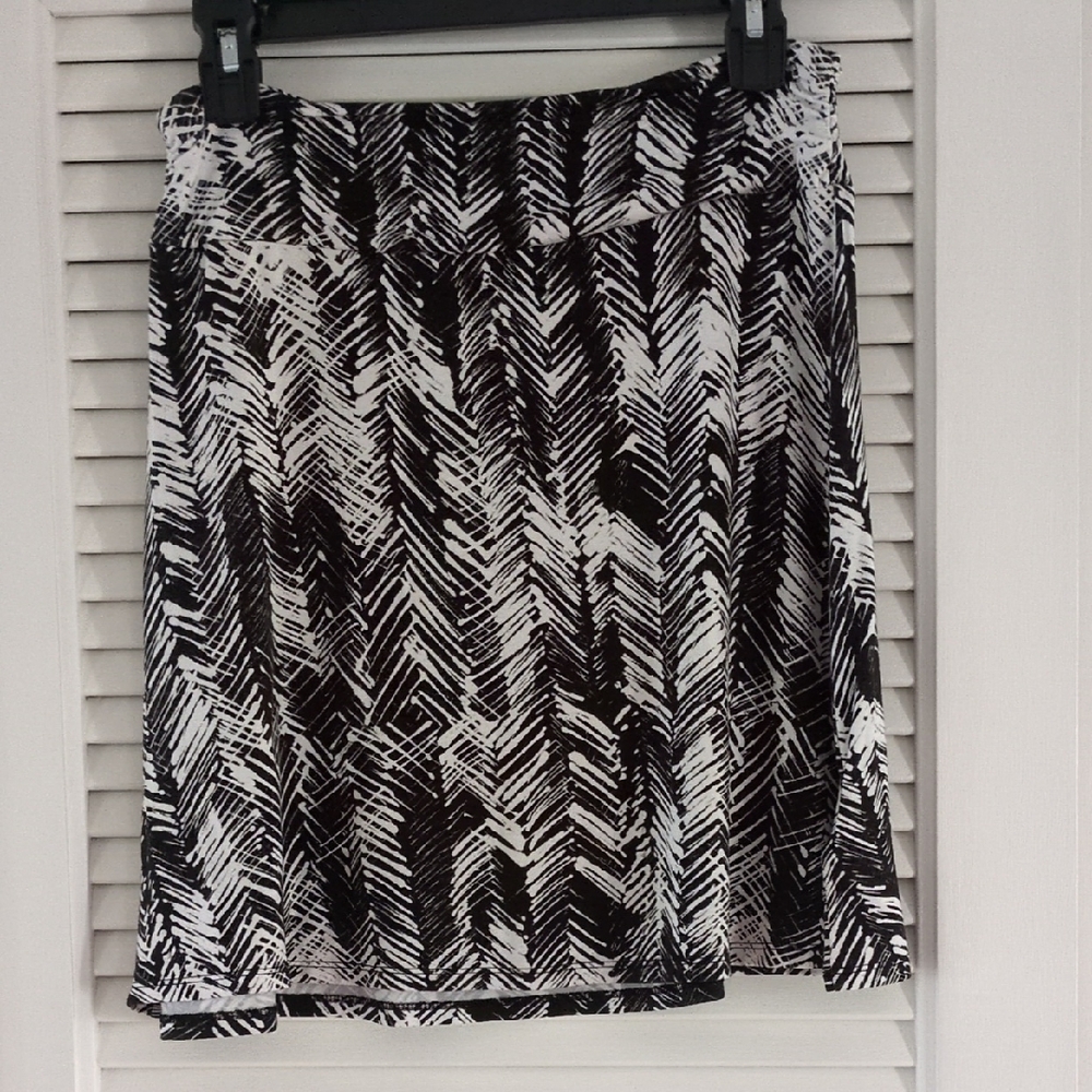 Dakini Black and White Abstract A-Line Skirt. Size Small